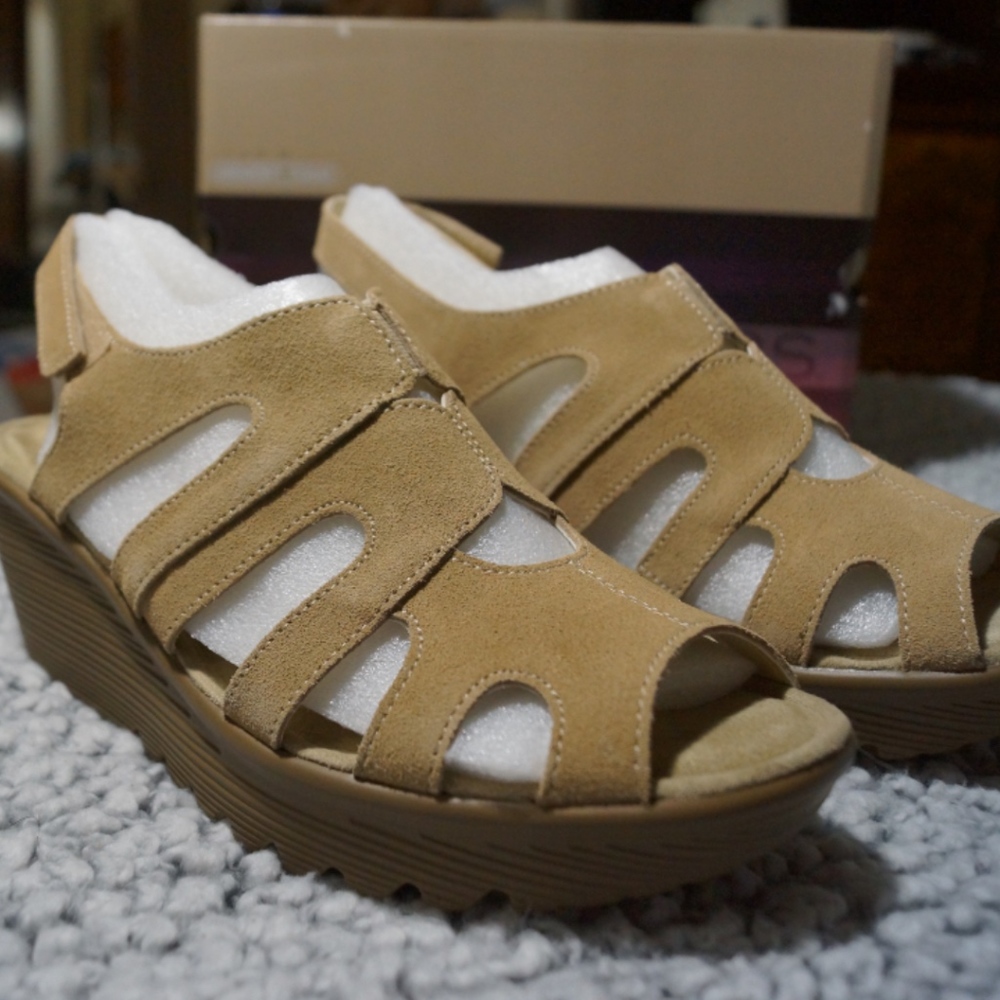 NWOT Skechers Stylin' Wedge Heel Slingbacks